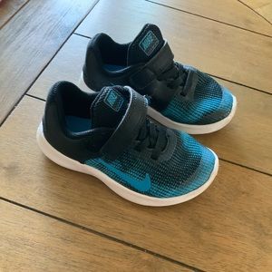 Nike size 9c blue/black/white